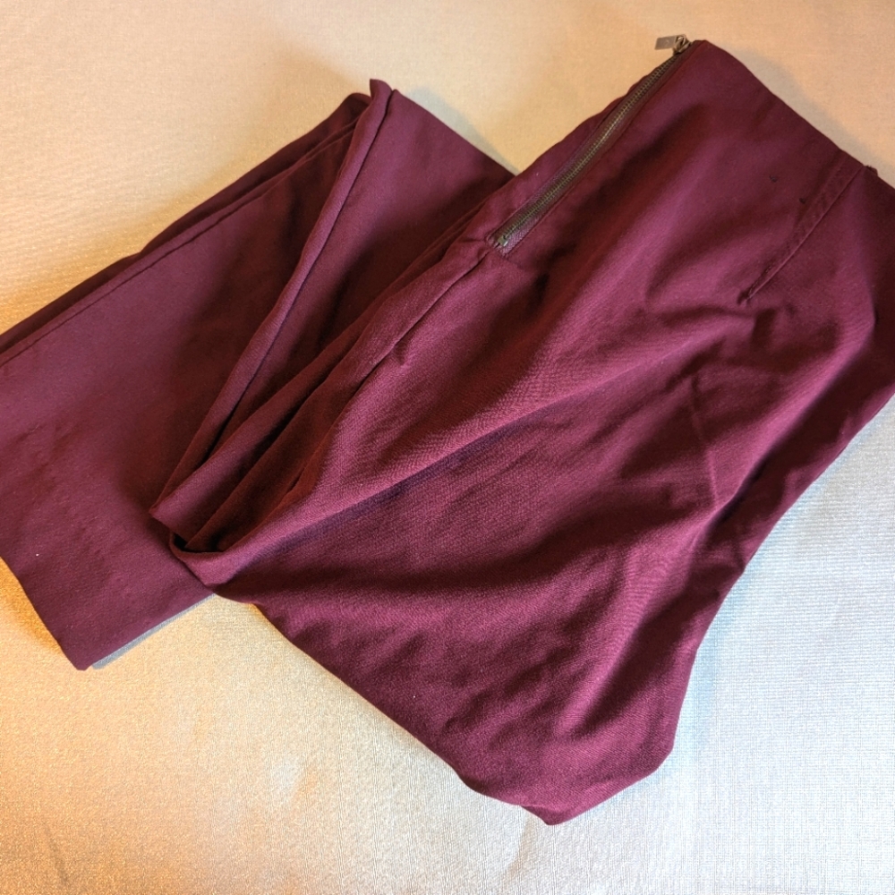 AMANDA+CHELSEA Maroon Slim Straight Leg Pants with Side Zipper Size 8